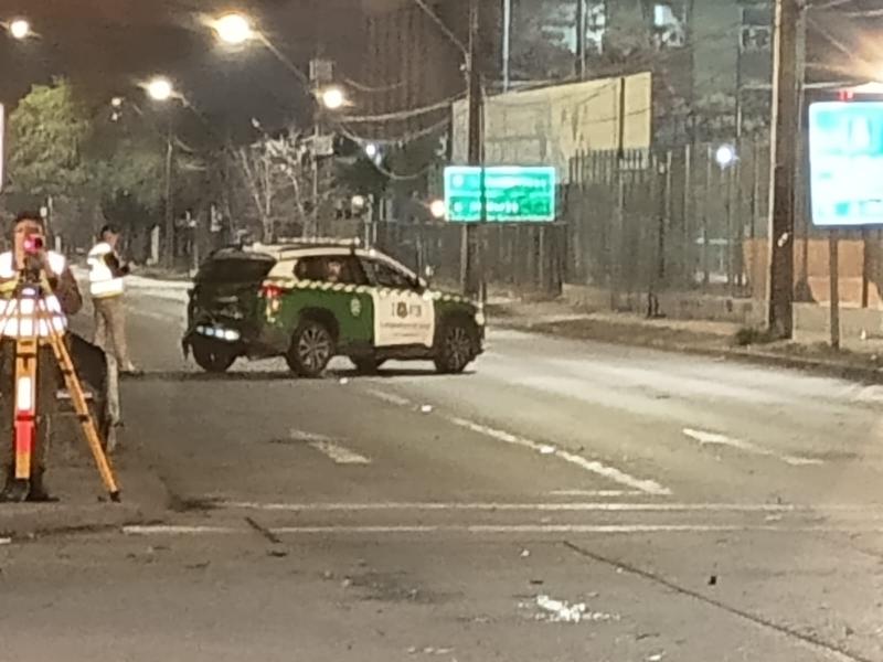 Choque entre vehículo de Carabineros y automóvil particular deja cuatro lesionados en San Miguel