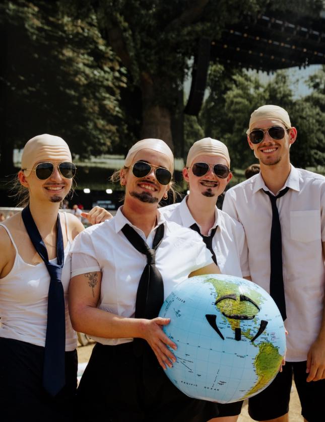 Seguidoras de Pitbull lucieron las calvas falsas - IG