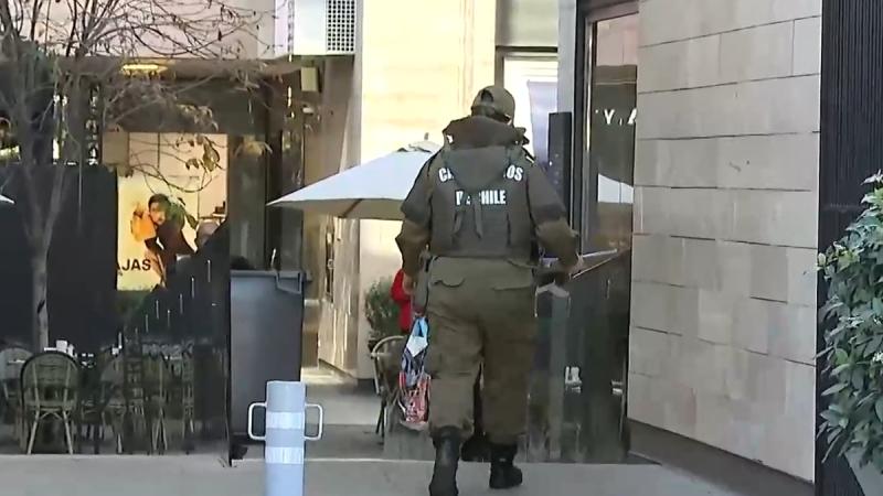 Investigan robo en óptica de centro comercial en Vitacura - T13