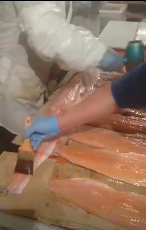 Maquillaje de salmones - El Llanquihue