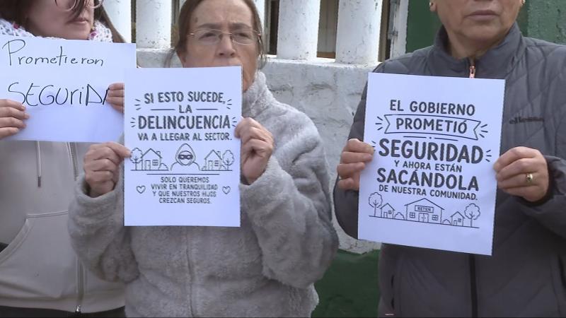 Vecinos protestan por traslado de retén por plaga de termitas