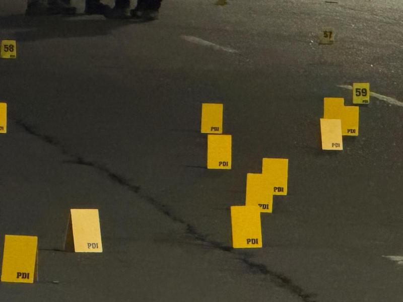 Doble homicidio en barrio 10 de Julio: atacantes dispararon cerca de 100 veces contra un vehículo