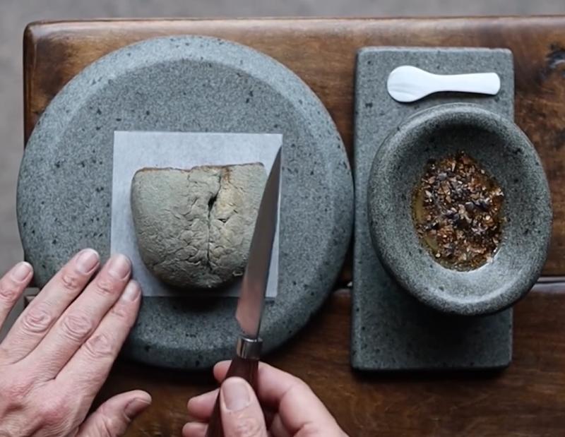 Marraqueta con hongos: Restaurante chileno presenta curioso postre | Boragó - Instagram