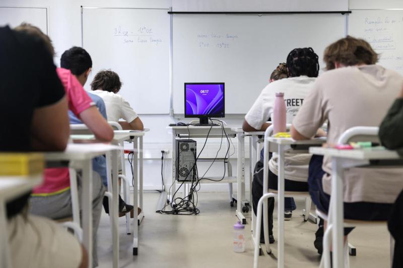 Las cinco personas que recibieron tres becas y están en incumplimiento - AFP