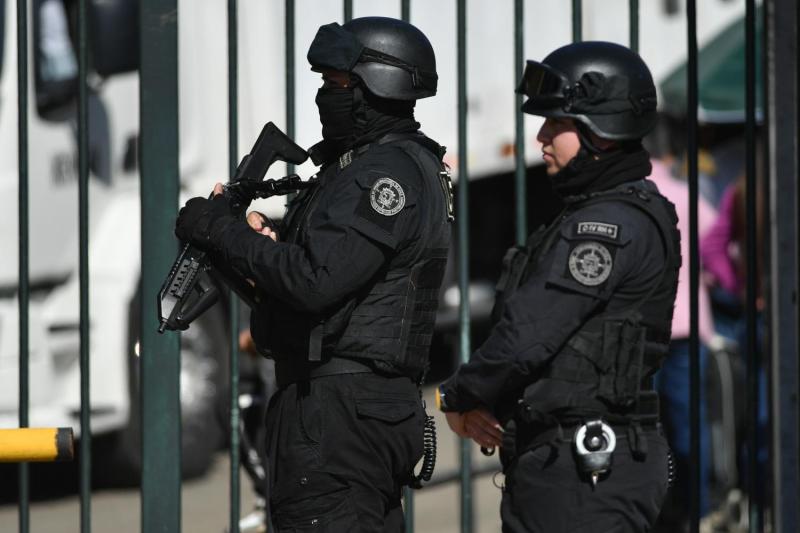 Agencia Uno (referencial) - Fiscalía investiga intento de sustracción de detenidos desde bus de Gendarmería en La Cisterna