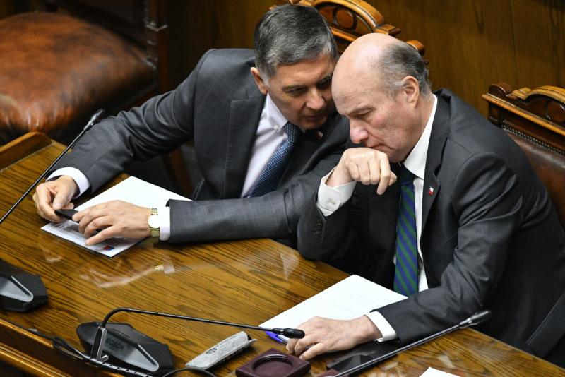 Agencia Uno - El biministro Claudio Alvarado y el ministro de Hacienda, Jorge Quiroz