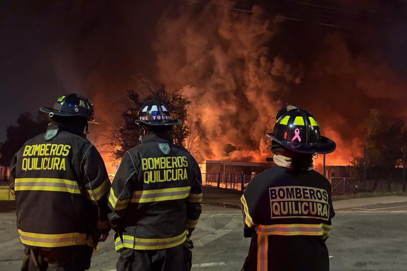 Agencia UNO - Autoridades revelan nuevos antecedentes sobre incendio en Quilicura