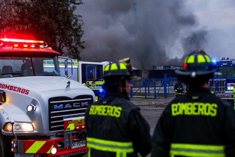Agencia Uno - Incendio en empresa química de Quilicura