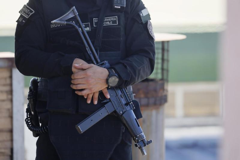 Aton - Fiscalía descarta intento de rescate de reos tras detención de sujeto que chocó bus de Gendarmería en La Cisterna