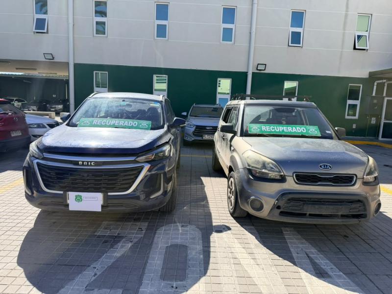 GPS de celular robado permitió detener a tres sujetos y recuperar dos vehículos en San Bernardo
