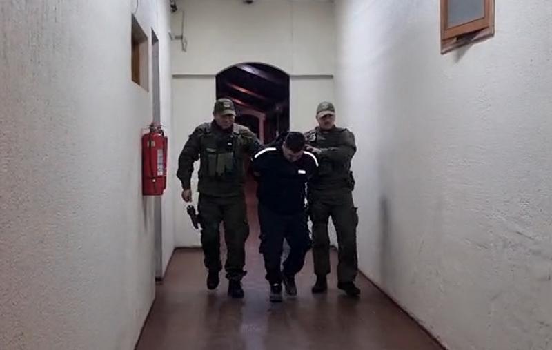 Robaron vehículo en La Reina e intentaron atropellar a Carabineros durante persecución: hay dos detenidos