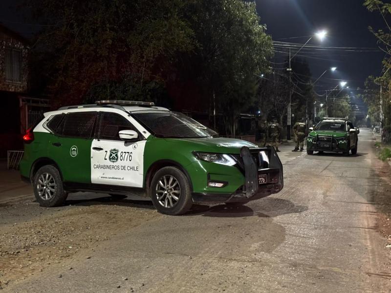 Carabinero resultó con fractura en ambas piernas tras atropello de camión robado