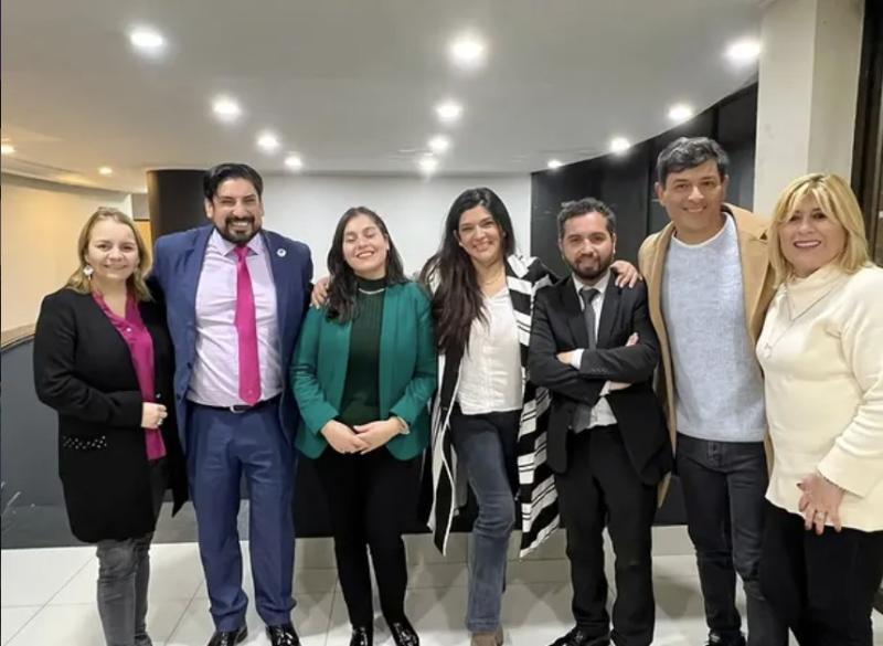 Elizabeth Rodríguez asesoraba a los diputados del PDG. La foto corresponde a julio de 2023 cuando aún estaban comprometidos con las ideas de Franco Parisi.