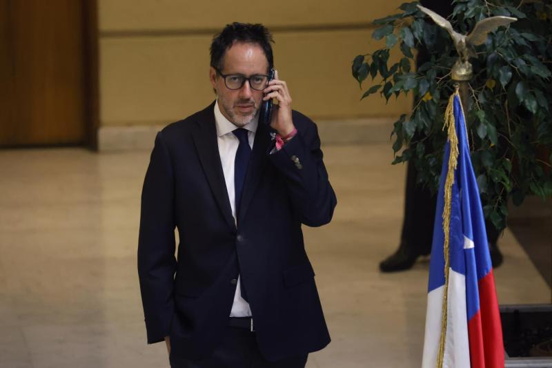 Diputado Urruticoechea defiende proyecto 'Escucha su corazón' - Aton