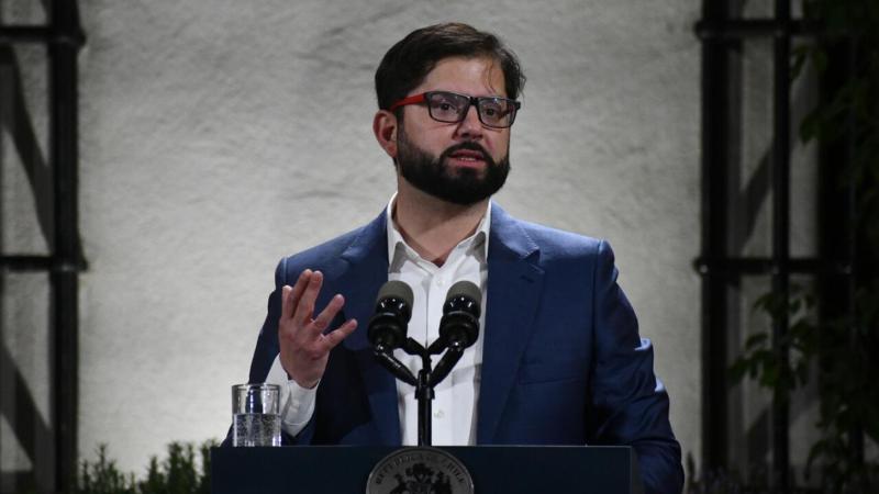 Agencia UNO - Boric hace autocrítica de su Gobierno y llama a ser una oposición "dura" pero con "coherencia"