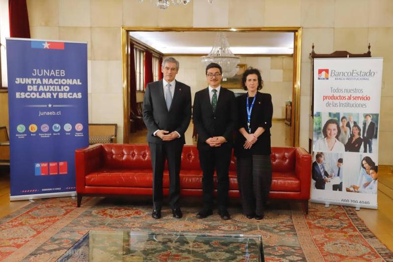 Acuerdo entre BancoEstado y Junaeb
