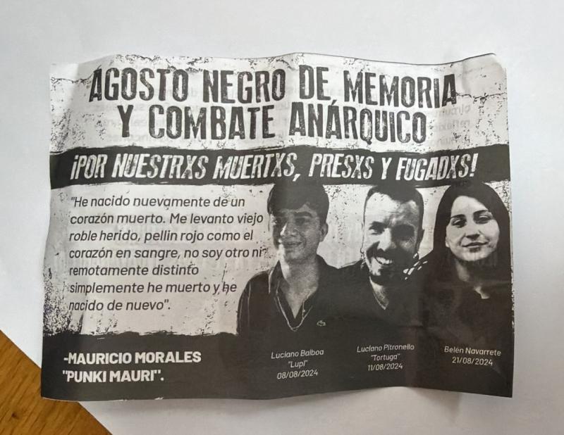 Este tipo de panfletos han sido encontrados tras los enfrentamientos de alumnos y carabineros en el Manuel Barros Borgoño. La evidencia fue entregada a la policía para sumarlas a sus investigaciones.