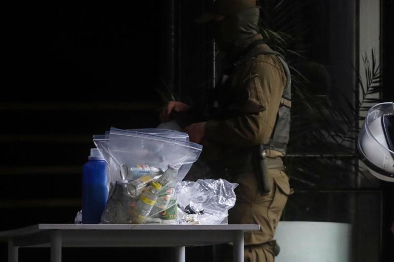 Agencia Uno - El OS.9 y Labocar ingresan de inmediato a los establecimientos para levantar evidencia científica de los ataques con bombas molotov.