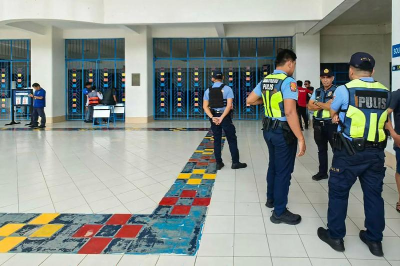 AFP - Lo habría transmitido por RR.SS: Estudiante muere en tiroteo en colegio católico de Filipinas