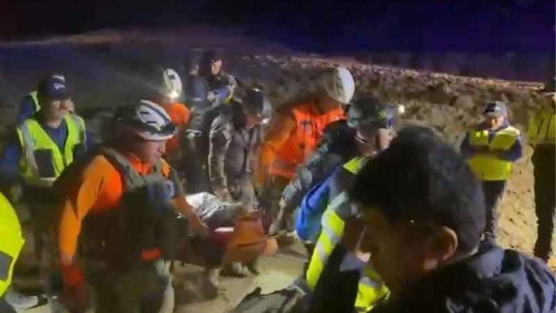 Carabineros - GOPE logra rescatar a adulto mayor de 80 años aislado en Iquique