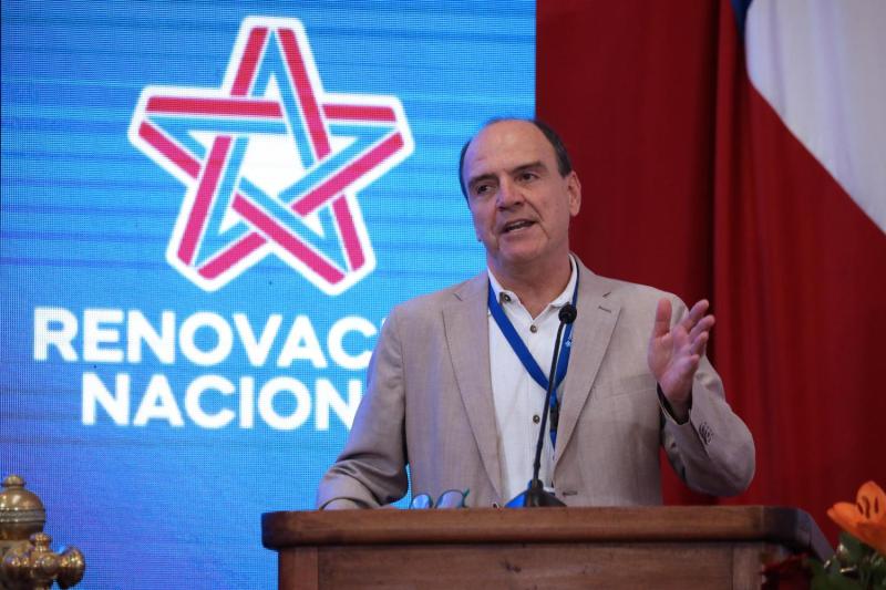 Exministro Monckeberg cuestiona informe contra rol de Piñera en el 18-O - Aton
