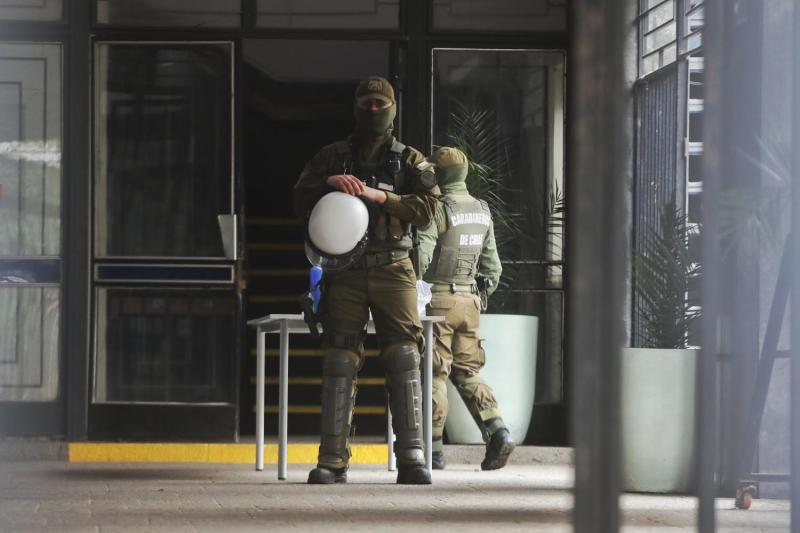 Agencia Uno - Detienen a alumno del Instituto Nacional que amenazó con tiroteo