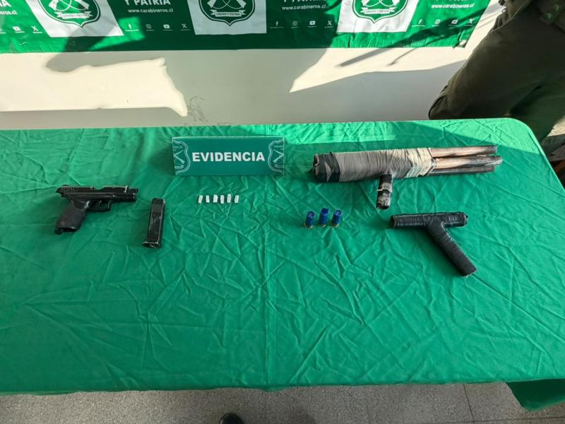 Carabineros detiene a dos sujetos que habrían sido sorprendidos comercializando escopeta artesanal y municiones