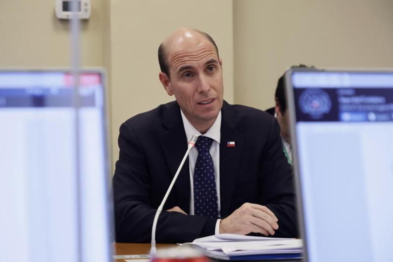 Arrau responde a críticas contra reforma de seguridad - Aton