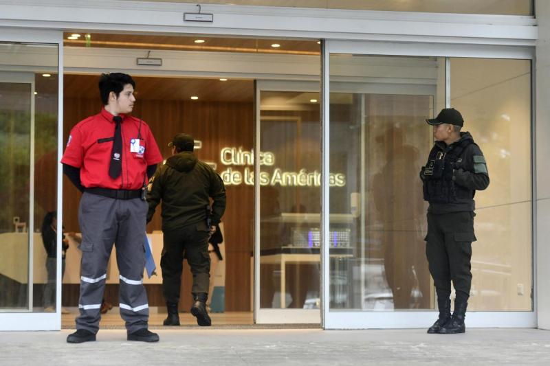Encuentran "minigranja de bots" durante allanamientos al exasesor de Milei - AFP