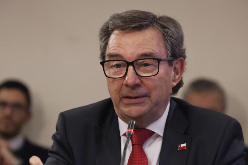 Embajador Judd expone firma de ministro Barros - Aton