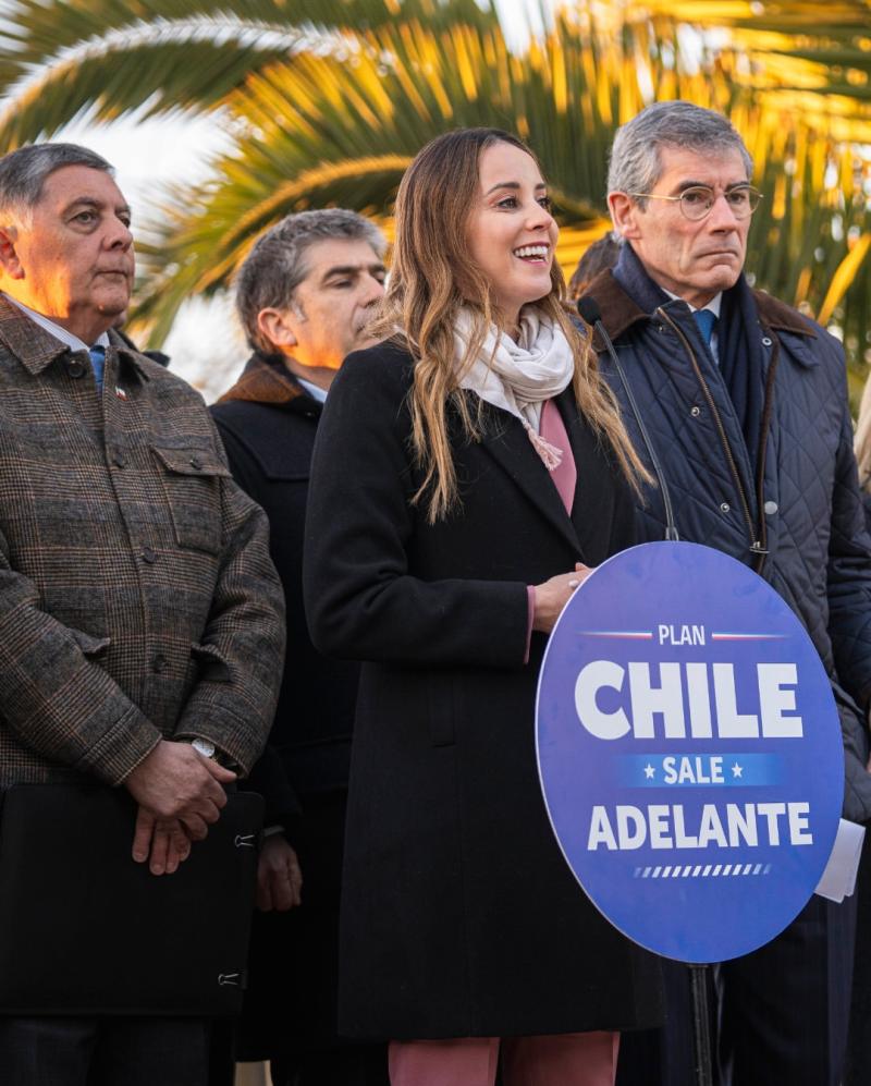Instagram: marasedini - Mara Sedini y Claudio Alvarado en actividad del Gobierno en mayo