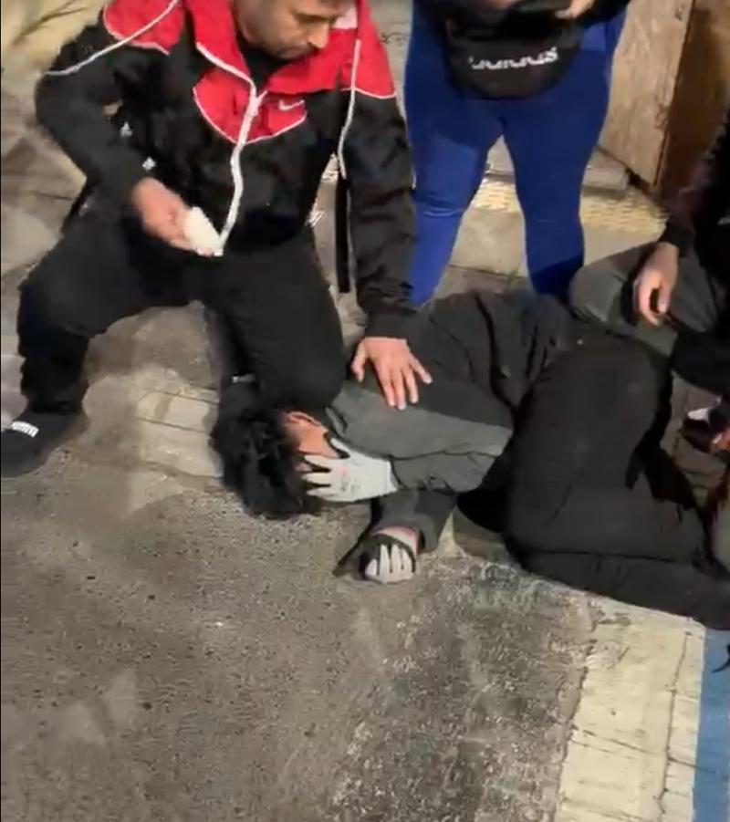 Motociclista atropelló a peatón y fue golpeado por transeúntes tras ser acusado de robar celulares