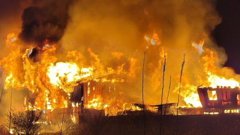 Incendio destruye cuartel de Bomberos en Los Lagos - T13