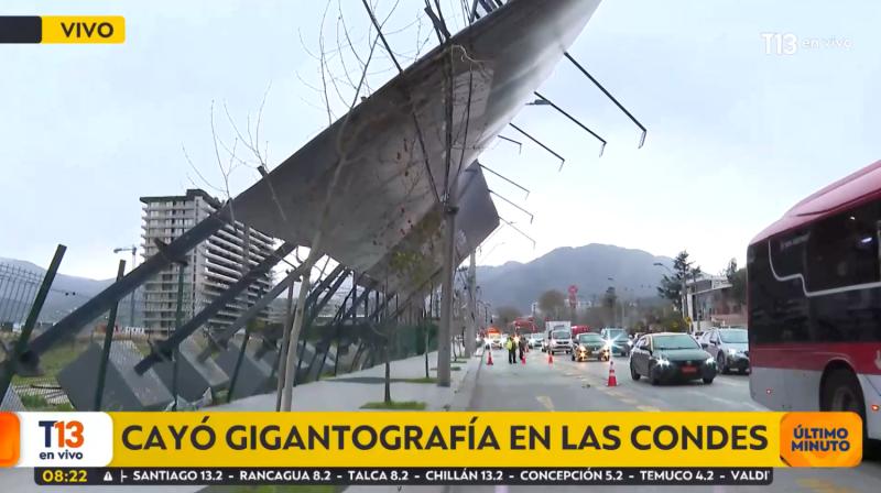 T13 - Gigantografía a punto de caer