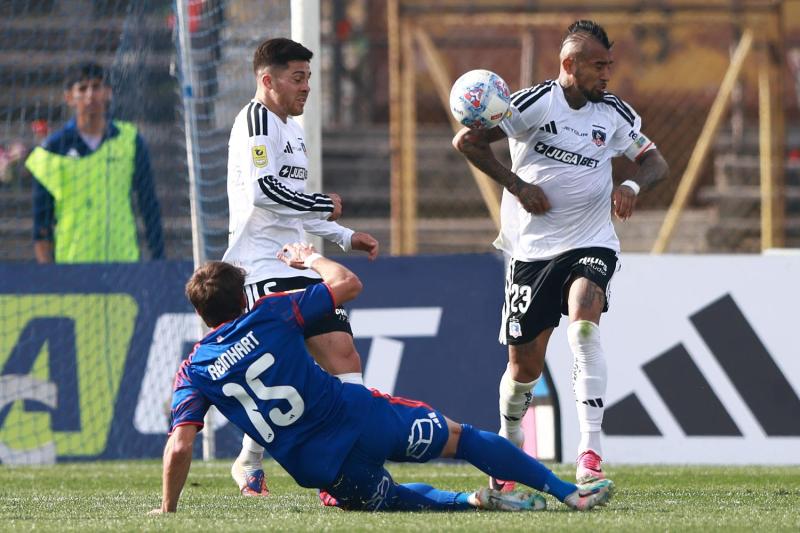 Así operó el VAR durante el Superclásico 200 del fútbol chileno - Photosport