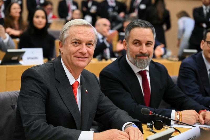 Presidente Kast y Santiago Abascal - AFP