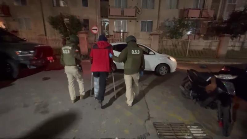 Detienen a exalumno del INBA por presunto lanzamiento de artefactos incendiarios y daños a auto del rector