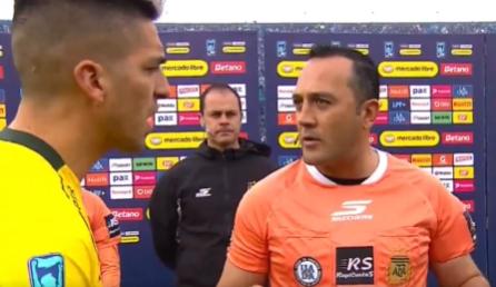 Árbitro argentino castigado por "farmear aura" - X: @SC_ESPN