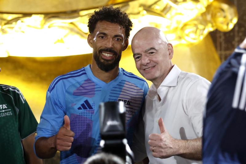 La reacción del presidente de la FIFA por debut de Vozinha en Colo-Colo - AFP