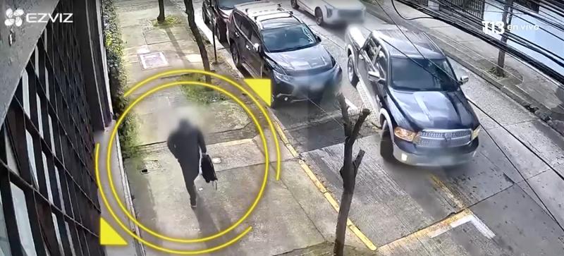 T13 - La víctima del secuestro trasladando el dinero