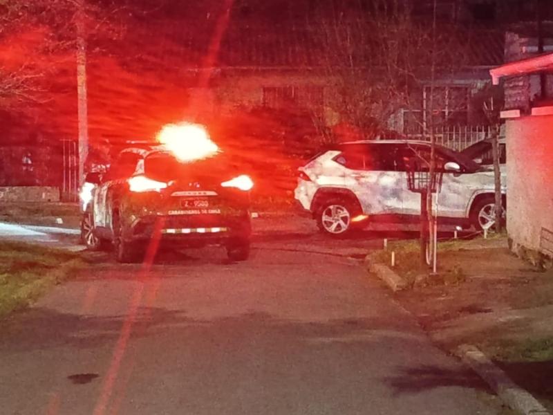 Dos adolescentes detenidos tras encerrona: uno intentó atropellar a un carabinero durante la detención