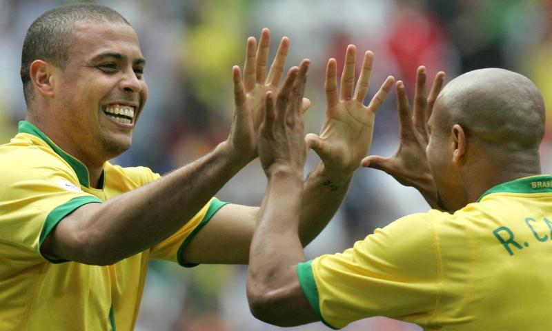 AFP - Ronaldo y Roberto Carlos compran pequeño club de fútbol en Brasil