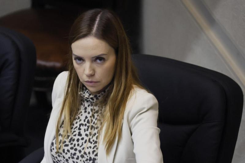 Aton - Senadora Camila Flores