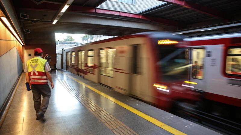 Metro de Santiago cierra cinco estaciones de Línea 4 - Referencial Aton