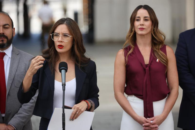 Aton - Camila Vallejo y Mara Sedini