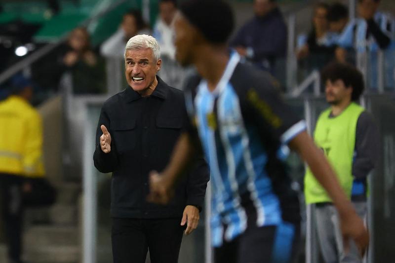 Estafador se hizo pasar por DT del Gremio de Brasil - AFP