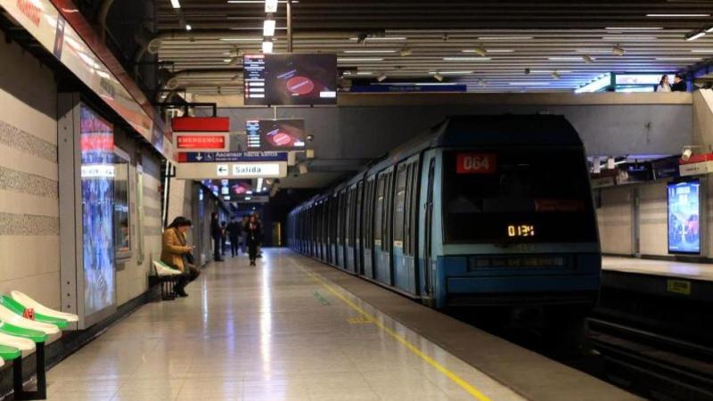 ATON - Se habría confundido de vagón: La hipótesis de Fiscalía por muerte de pasajero en Metro Pajaritos