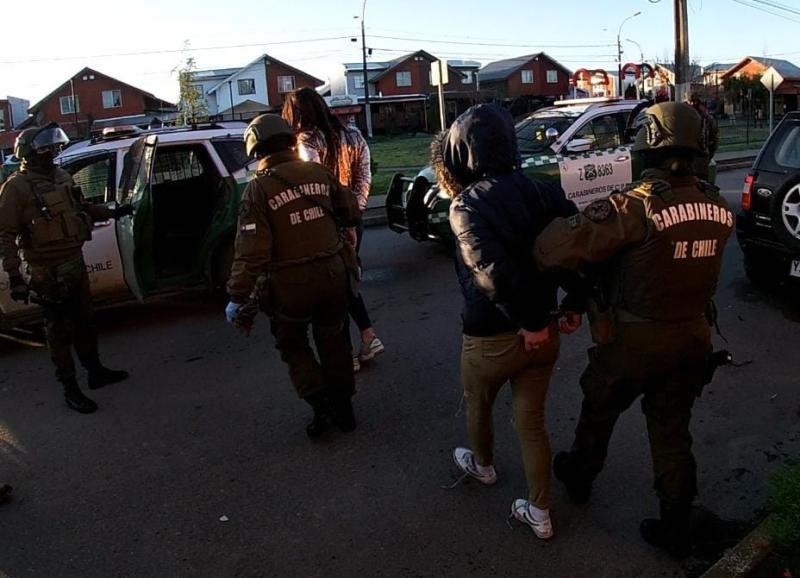Carabineros - Detienen a mujer que agredió brutalmente a chofer de micro en Chillán