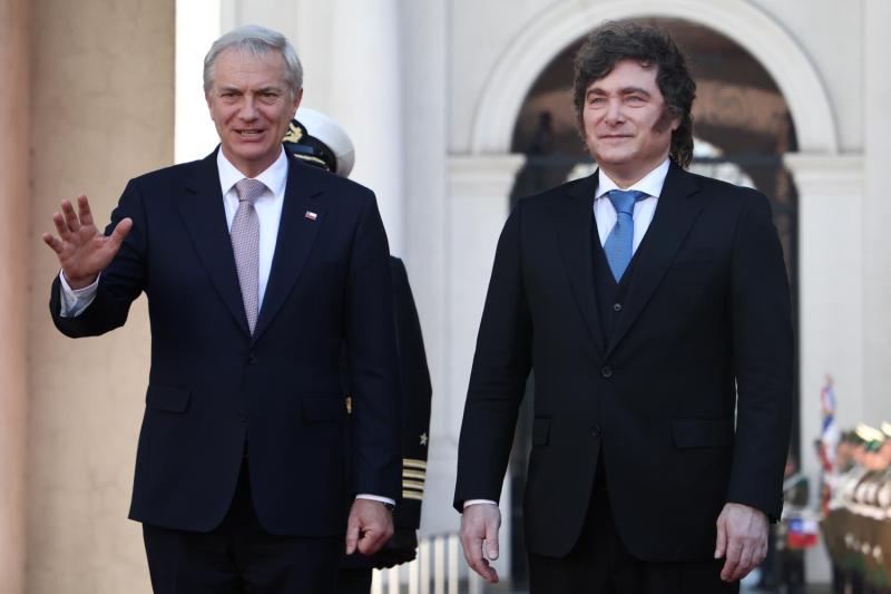 Aton- el PS llamó al gobierno de Kast a rechazar declaraciones de Milei