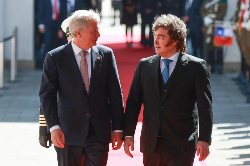 Kast recibió a Milei en el Palacio de La Moneda - AFP